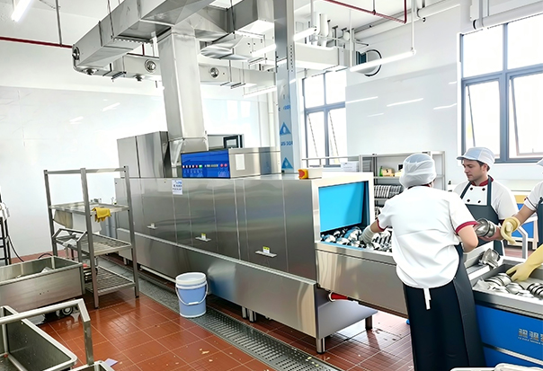 mayers-mes-c6-flight-dishwasher-machine-application-canteen.jpg
