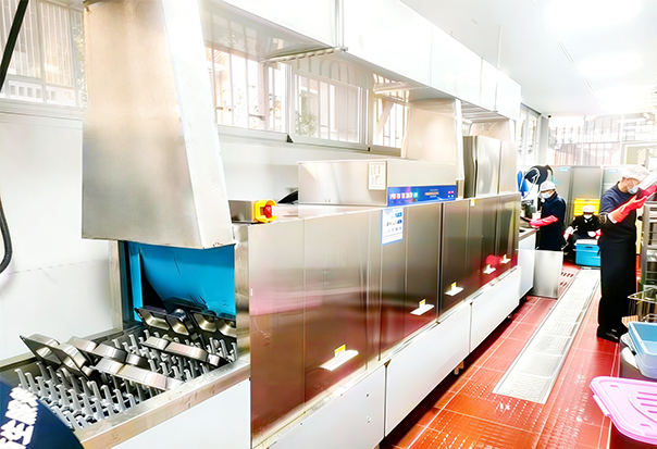 mayers-mes-c6-flight-machine-dishwasher-application-school-canteen.jpg