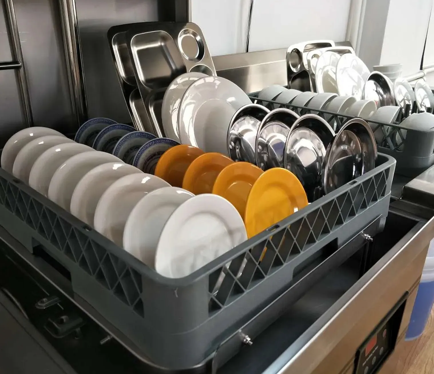 Applications of Commercial Hood Type Dishwashing Machines